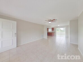 2303 Silver Hill Ct in Valrico, FL - Building Photo - Building Photo