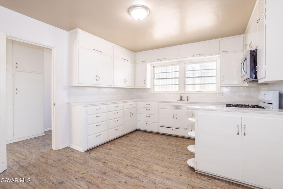 44632 Fern Ave in Lancaster, CA - Building Photo