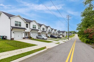 7429 Thomas Ln in Knoxville, TN - Building Photo - Building Photo