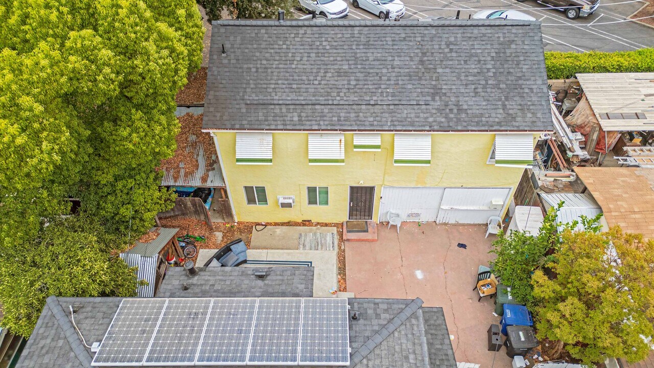 120 Johnson St in Modesto, CA - Building Photo