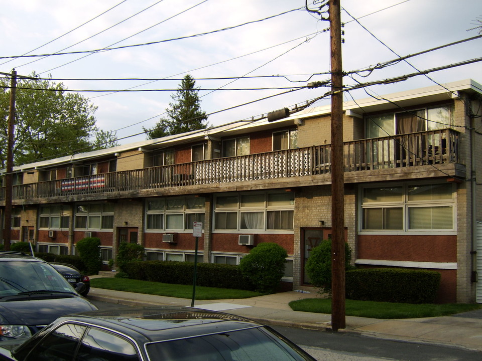 1 Duryea Pl in Lynbrook, NY - Building Photo