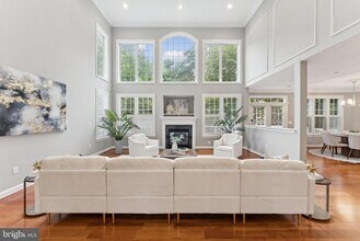 7351 Nicole Marie Ct in McLean, VA - Building Photo - Building Photo