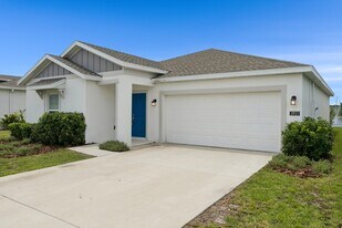3921 Willow Brk Dr in Edgewater, FL - Building Photo