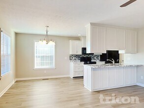 1820 Elizabeth Ln in Columbia, TN - Foto de edificio - Building Photo