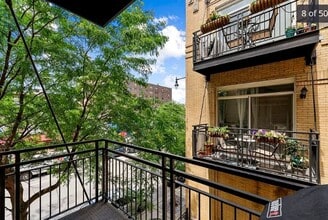 2555 N Clark St in Chicago, IL - Foto de edificio - Building Photo