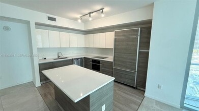 1100 S Miami Ave in Miami, FL - Building Photo - Building Photo