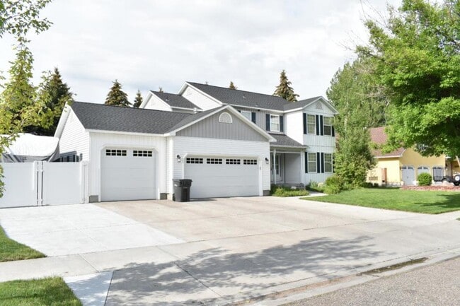 226 W Stone Run Ln in Idaho Falls, ID - Building Photo - Building Photo