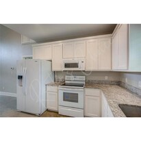 709 Maple St in Commerce, TX - Building Photo