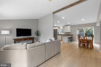12800 Turberville Ln in Herndon, VA - Building Photo - Building Photo