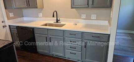 636 NE 45th Terrace in Kansas City, MO - Building Photo - Building Photo