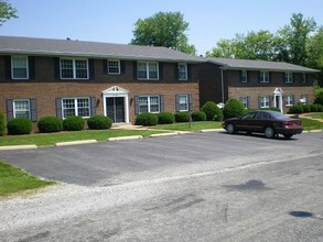 Linwood Apartments in Belleville, IL - Building Photo - Building Photo