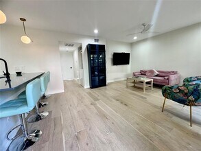 400 E 30th St in Austin, TX - Foto de edificio - Building Photo