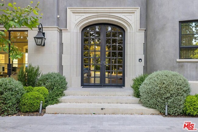 3396 Stoneridge Ln in Los Angeles, CA - Building Photo - Building Photo