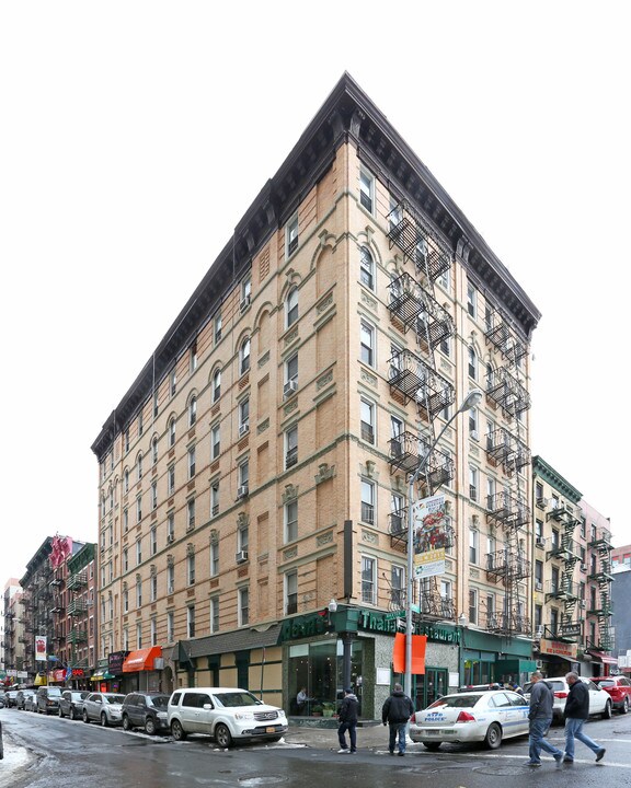 106-108 Bayard St in New York, NY - Building Photo