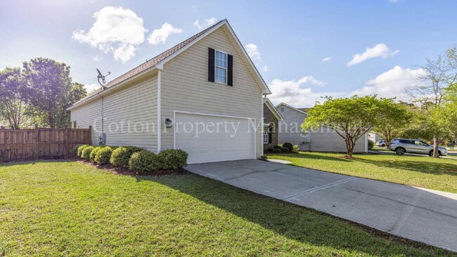 1010 Winterberry Cir in Leland, NC - Building Photo - Building Photo