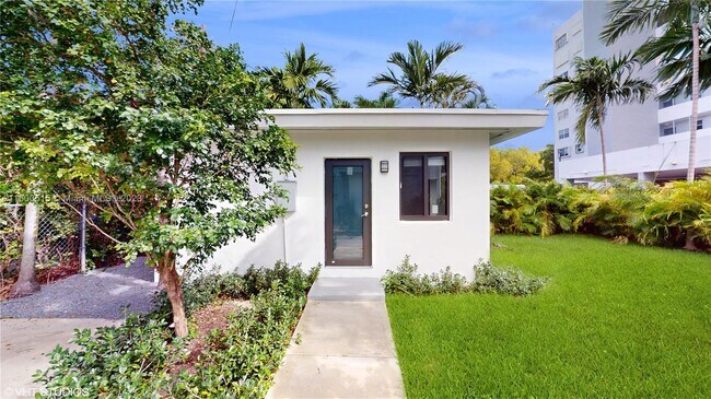 325 SW 30th Rd-Unit -3 in Miami, FL - Foto de edificio - Building Photo