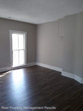 511 W 2nd St in Mount Vernon, IN - Foto de edificio - Building Photo