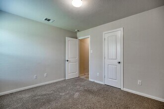 1502 Star Meadow in Kyle, TX - Building Photo - Building Photo