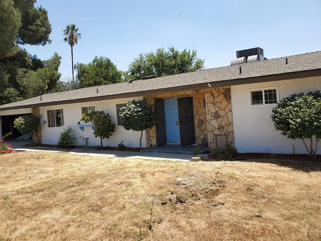 18161 Pine Ave in Fontana, CA - Building Photo - Building Photo