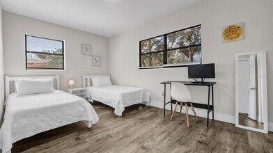 1357 S Betty Ln in Clearwater, FL - Building Photo - Building Photo