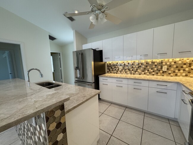 198 Venice Palms Blvd in Venice, FL - Foto de edificio - Building Photo