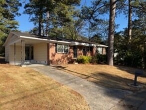 7136 Wilson Dr in Leeds, AL - Foto de edificio - Building Photo