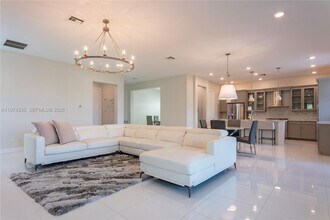 8555 E Baypoint Cir in Parkland, FL - Building Photo - Building Photo