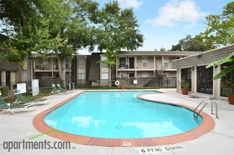 The Crest Apartments in Houston, TX - Foto de edificio - Building Photo