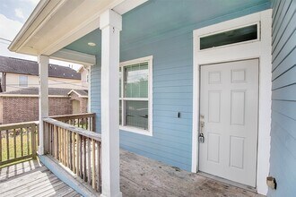 2314 Avenue G in Dickinson, TX - Building Photo - Building Photo