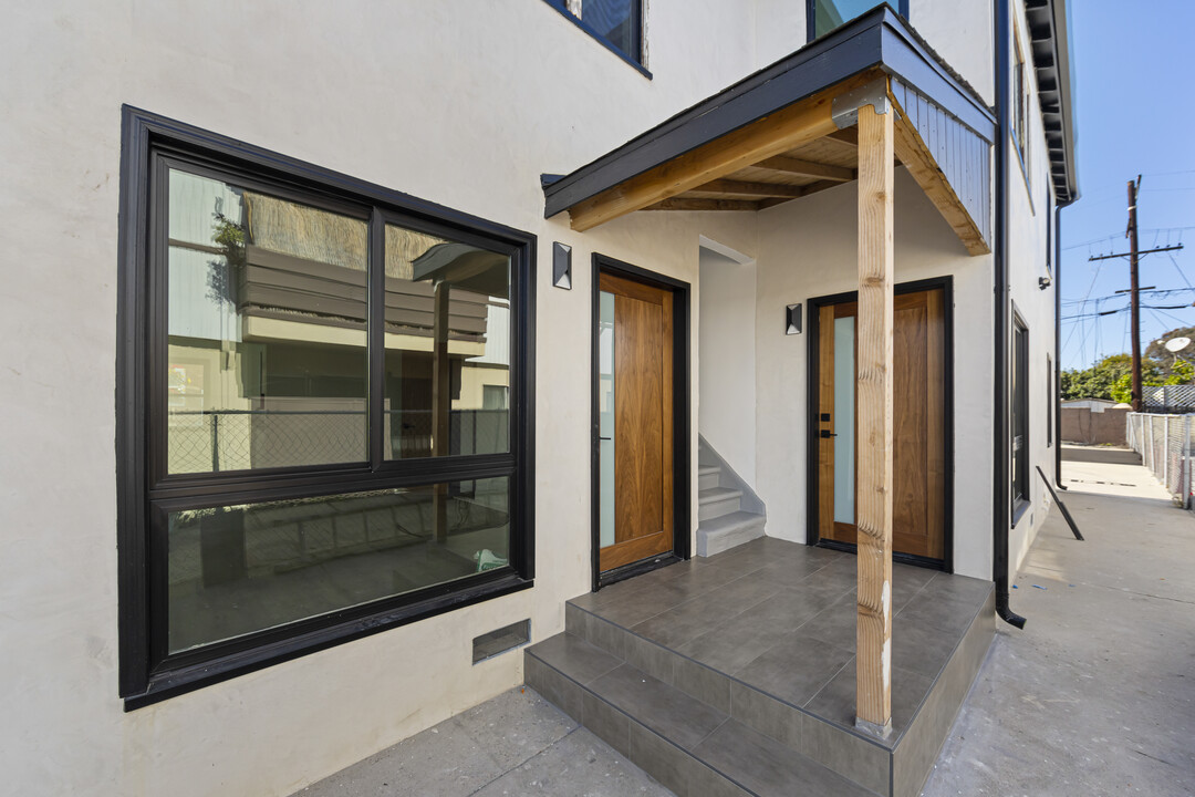 2625 Chariton St in Los Angeles, CA - Building Photo