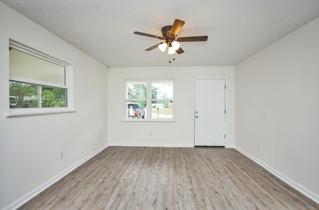 317 Ivy St in New Llano, LA - Building Photo - Building Photo