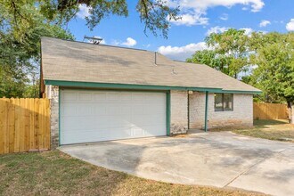 1402 Oakmeadows Cove in Round Rock, TX - Building Photo - Building Photo
