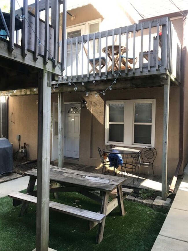property at 2220 W Homer St