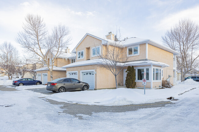 388 Sandarac Dr NW in Calgary, AB - Building Photo - Building Photo