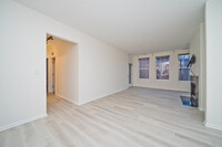 301 W Goethe St, Unit 00203 in Chicago, IL - Building Photo - Building Photo