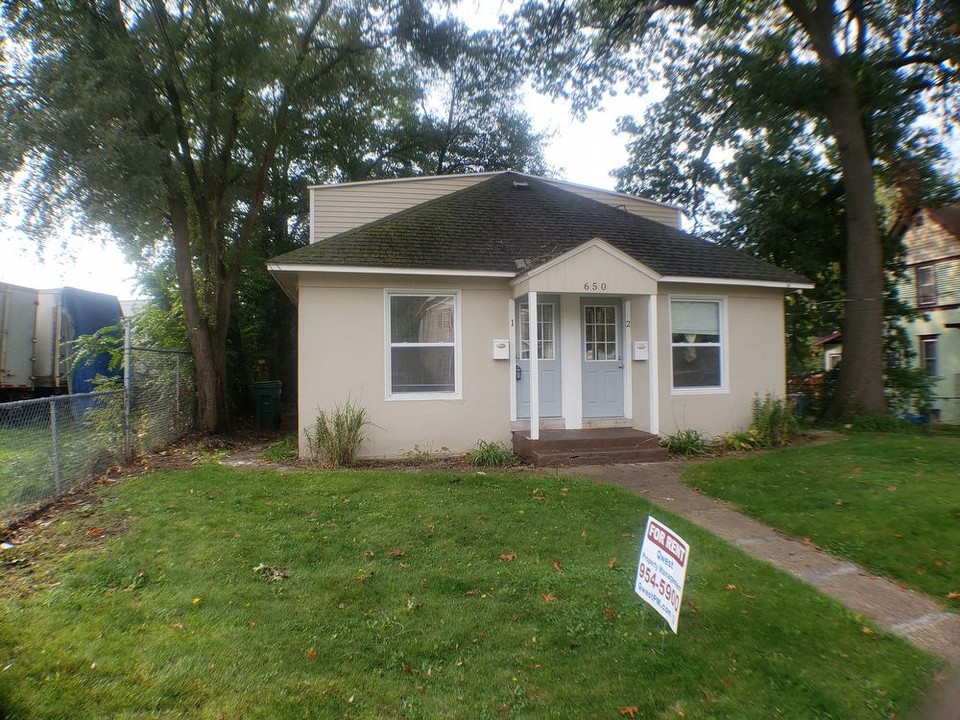 650 Oakdale St SE-Unit -1 in Grand Rapids, MI - Foto de edificio