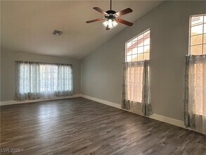 3436 N Tenaya Wy in Las Vegas, NV - Foto de edificio - Building Photo