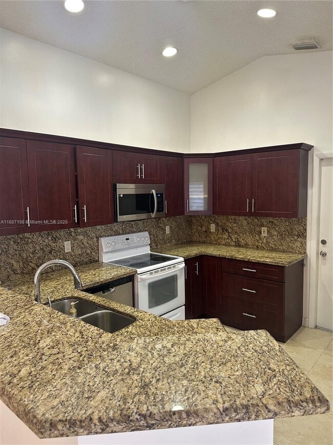 1669 Salerno Cir in Weston, FL - Building Photo - Building Photo