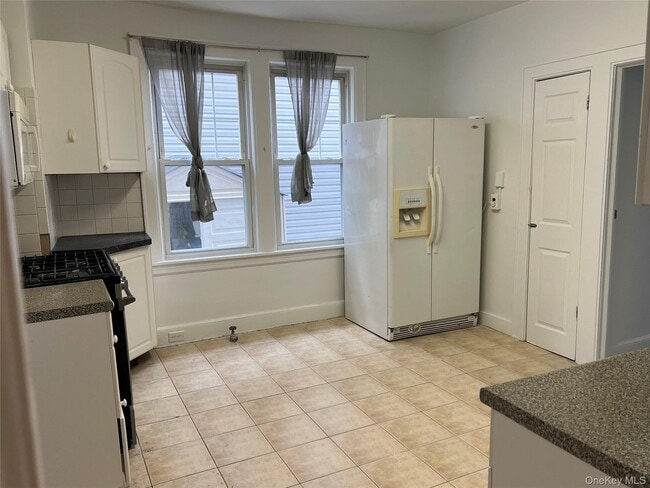 5-14 College Pl in Queens, NY - Building Photo - Building Photo