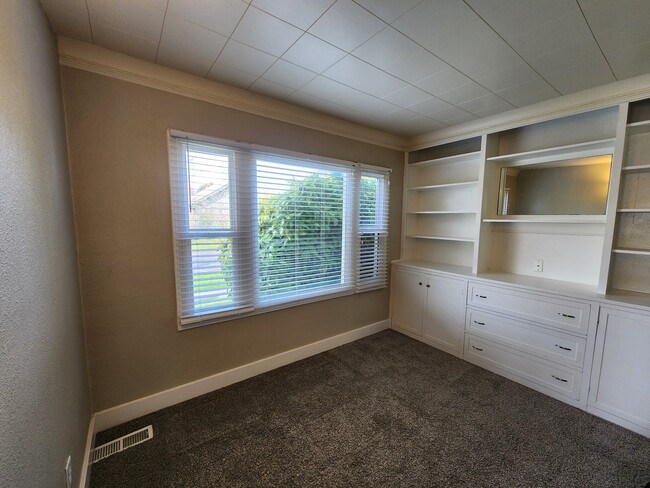 property at 811 N Junett St