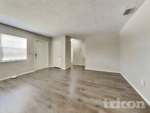 1613 14th St E in Bradenton, FL - Foto de edificio - Building Photo
