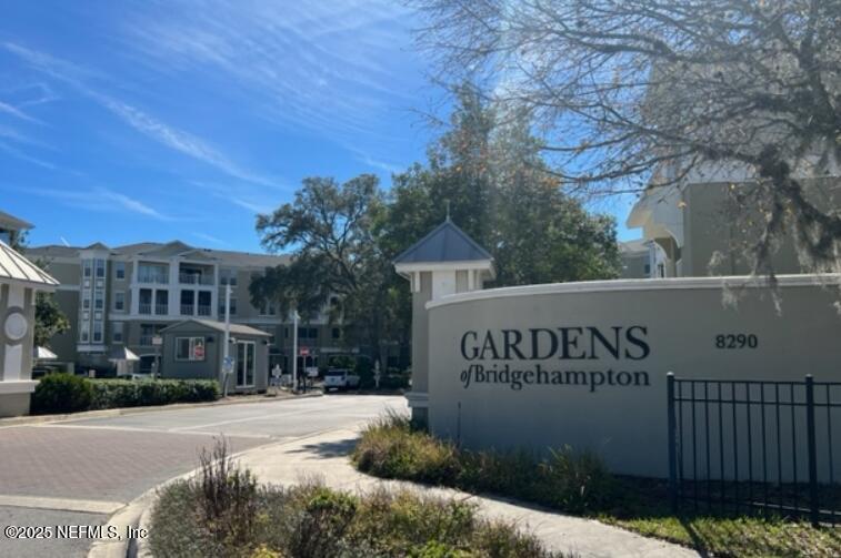 8290 Westgate Dr in Jacksonville, FL - Building Photo