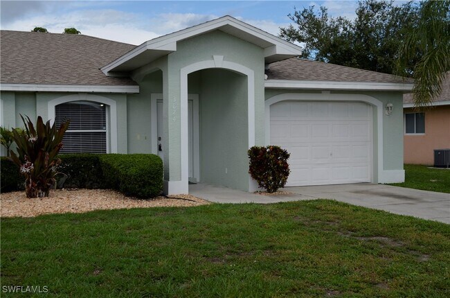 3824 SE 11th Ave in Cape Coral, FL - Building Photo - Building Photo
