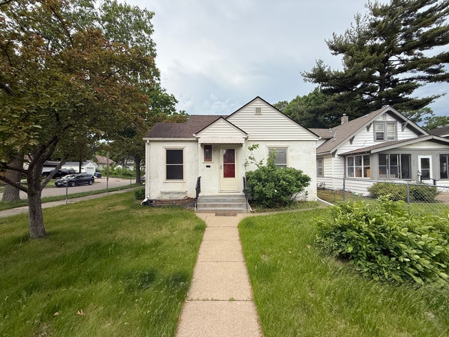 3901 Thomas Ave N, Unit 3901