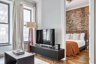202 E 13th St in New York, NY - Foto de edificio - Building Photo