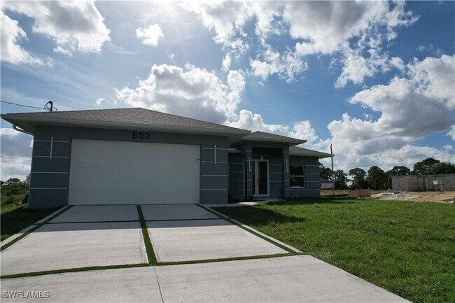 852 Chipley St E in Lehigh Acres, FL - Building Photo - Building Photo