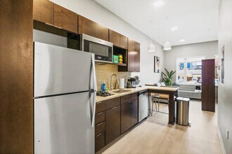 960 Ellicott St in Buffalo, NY - Building Photo - Building Photo