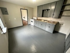210 S Monroe Ave in Blanchard, OK - Building Photo - Building Photo