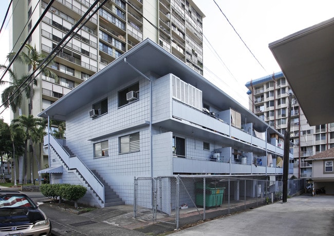 1555 Pensacola St in Honolulu, HI - Building Photo - Building Photo