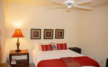 8000 Kroll Way in Bakersfield, CA - Building Photo - Building Photo